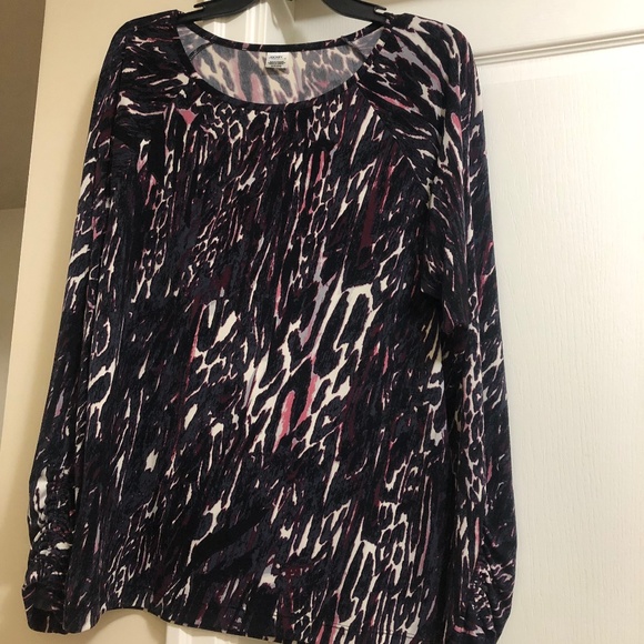 Abstract print split sleeve top with gather at wrists size S - Picture 1 of 5